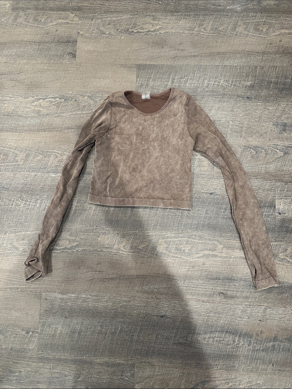 Ribbed Long-Sleeve Athletic Crop Top - Brown
